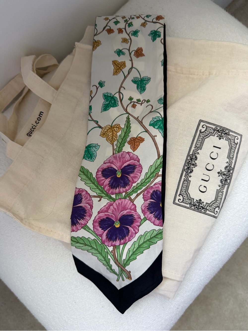 Gucci Floral Pansy Silk twilly/bandeau in White and Purple